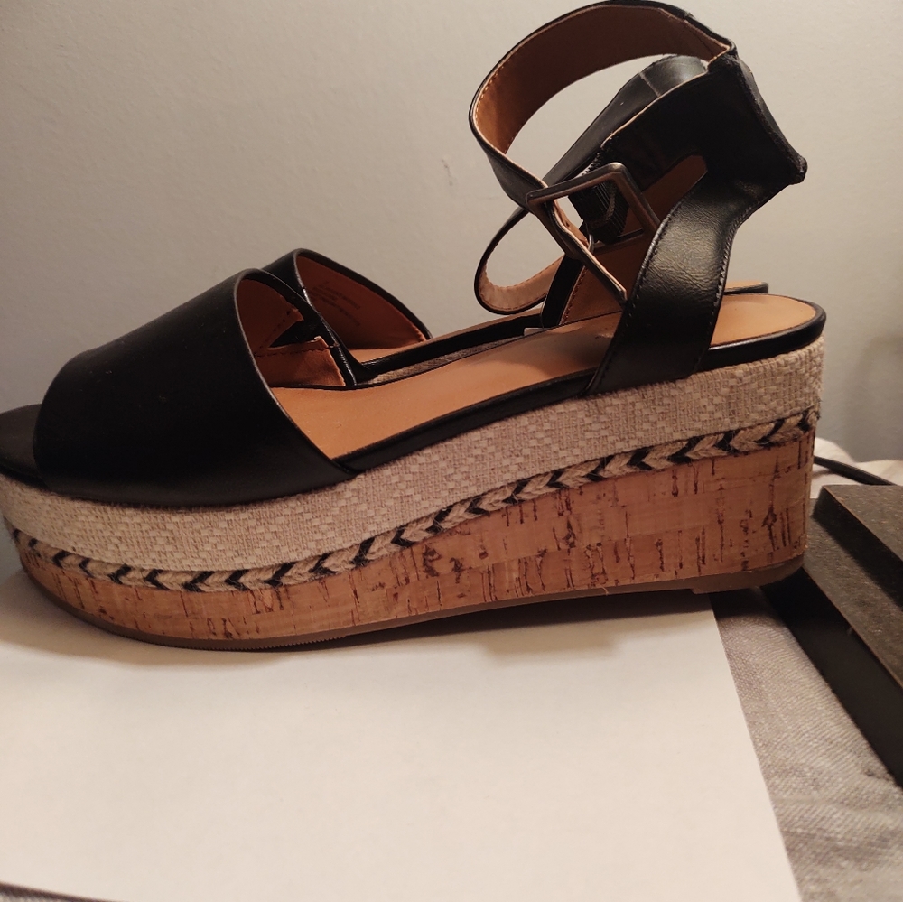 Universal Thread Woman shoes